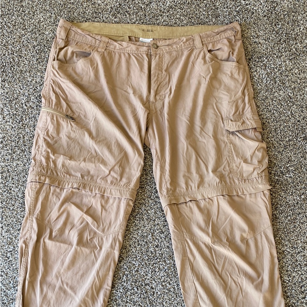 Columbia Men’s Omni Shade UVA & UVB Sun Protection Size 42W x 30L